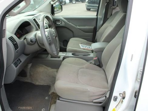 Used 2015 Nissan Frontier SV AWD/4WD image 6