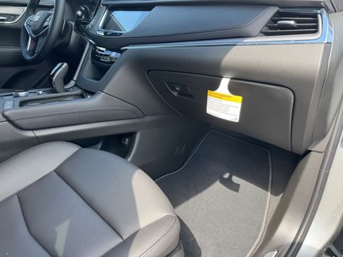 New 2025 Cadillac XT5 Luxury image 13