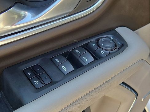 Used 2022 GMC Yukon XL SLT w/ SLT Luxury Package image 24