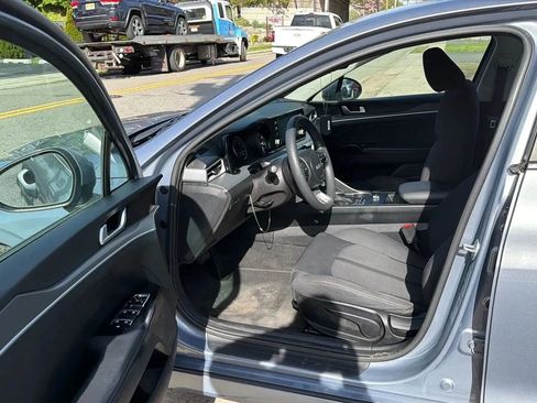 Used 2022 Kia K5 LX FWD image 23