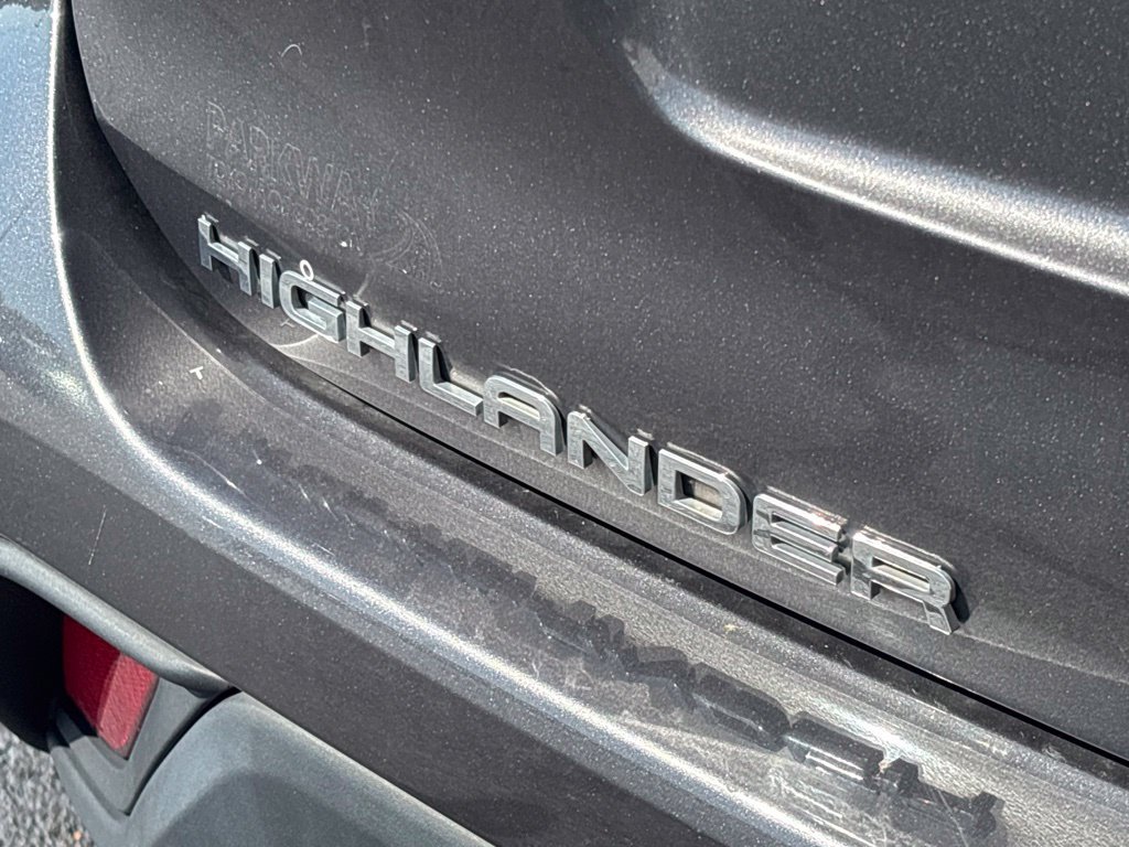 Used 2024 Toyota Highlander XLE AWD/4WD image 39