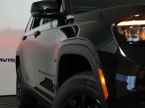 New 2025 Jeep Grand Cherokee L Altitude image 3