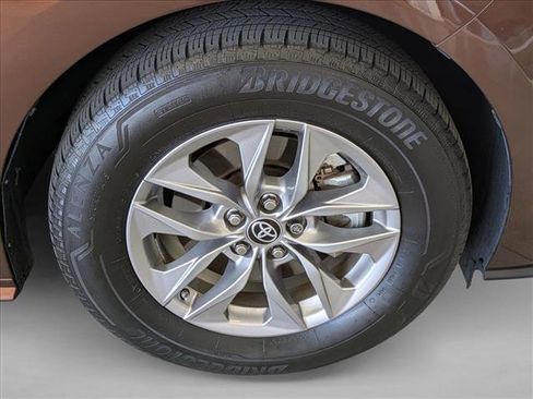 Used 2021 Toyota Sienna LE image 24