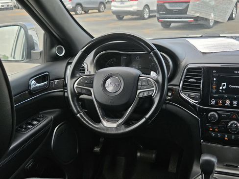 Used 2019 Jeep Grand Cherokee Overland AWD/4WD image 15