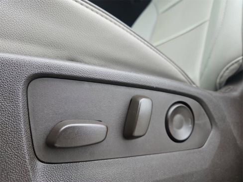 Used 2023 GMC Yukon XL SLT image 35