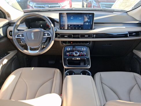 Certified 2022 Lincoln Nautilus FWD w/ Premium Package image 7