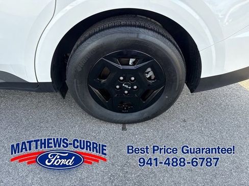 Used 2025 Kia Carnival FWD image 15
