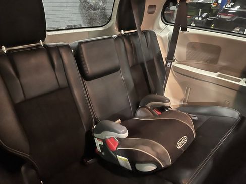 Used 2019 Dodge Grand Caravan SXT image 6