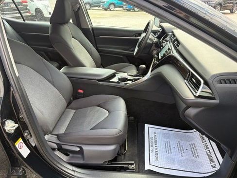 Used 2018 Toyota Camry LE FWD image 19