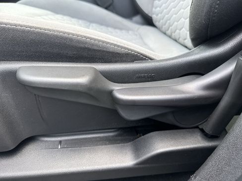 Used 2020 Chevrolet Equinox LS FWD image 14