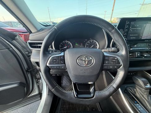 Used 2021 Toyota Highlander XLE FWD image 15