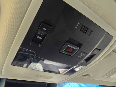 Certified 2025 Lexus ES 300h w/ Premium Package image 33