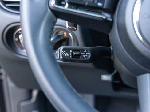 Certified 2025 Porsche Macan image 36