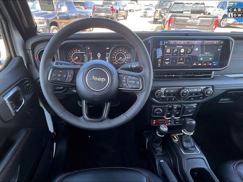 Used 2024 Jeep Gladiator Rubicon w/ Convenience Group image 5