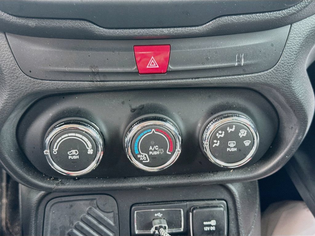 Used 2017 Jeep Renegade Sport w/ Power & Air Group FWD image 12