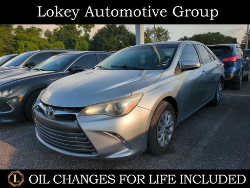 Used 2016 Toyota Camry LE FWD image 1
