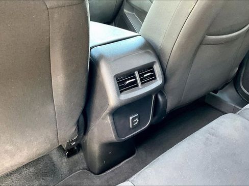 Used 2023 Chevrolet Equinox LT FWD image 9