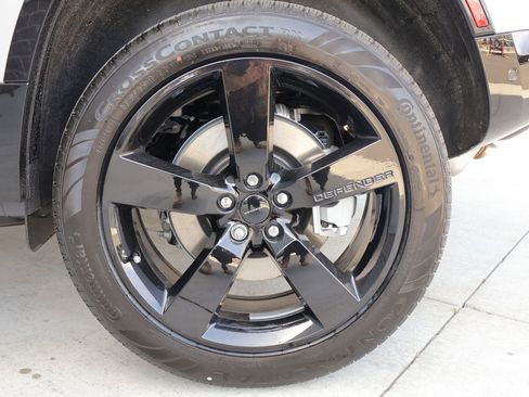 New 2026 Land Rover Defender 110 X-Dynamic SE image 19