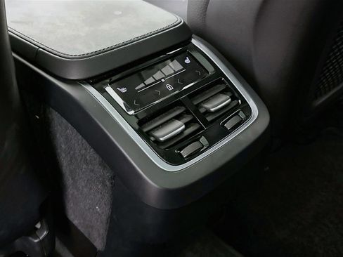 Used 2025 Volvo XC90 B6 Plus w/ Protection Package Premier AWD/4WD image 26
