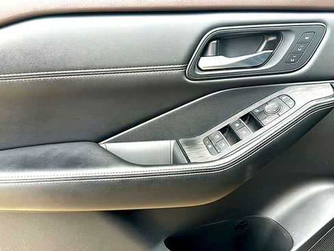 Used 2023 Nissan Rogue SL w/ SL Premium Package image 16