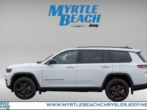 Certified 2024 Jeep Grand Cherokee L Altitude image 3