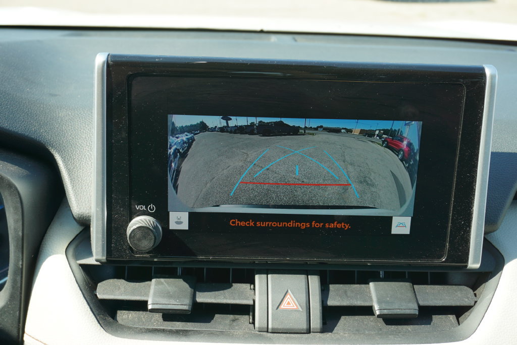 Used 2024 Toyota RAV4 XLE AWD/4WD image 18
