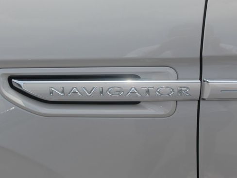 Used 2021 Lincoln Navigator L Reserve AWD/4WD image 10