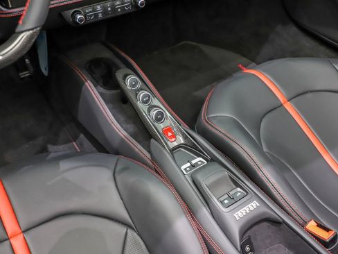 Certified 2022 Ferrari F8 Tributo RWD image 34