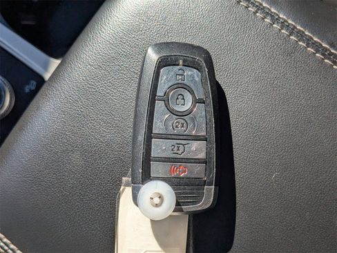 Used 2022 Ford Explorer Limited image 33