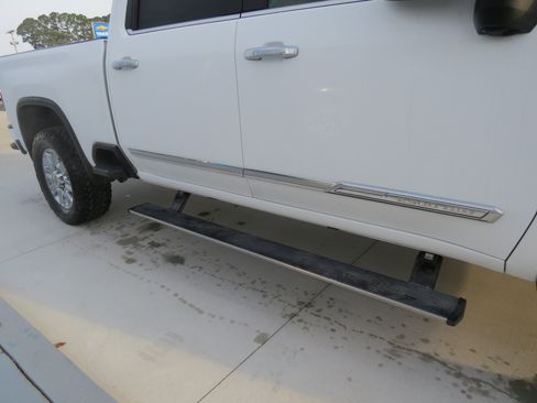 Used 2024 Chevrolet Silverado 2500 High Country w/ High Country Premium Package image 12