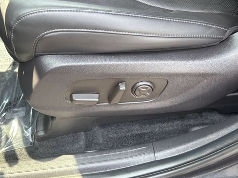 Used 2026 Kia Carnival FWD image 23