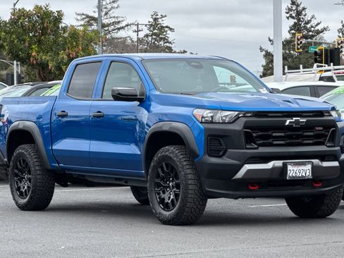 Used 2023 Chevrolet Colorado Trail Boss w/ Technology Package image 2