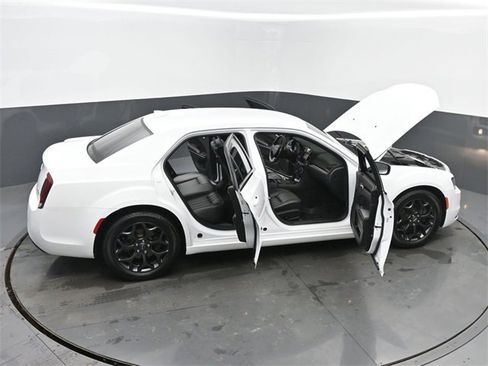 Used 2019 Chrysler 300 S image 65