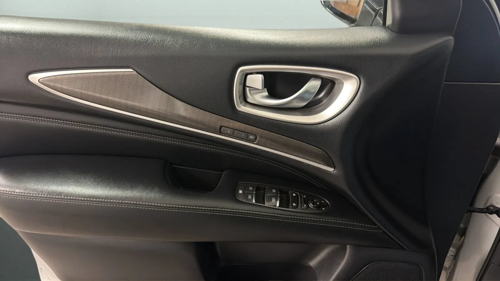 Used 2017 INFINITI QX60 FWD w/ Premium Plus Package image 17