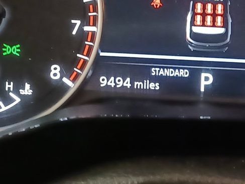 Used 2025 Nissan Pathfinder SV FWD image 27