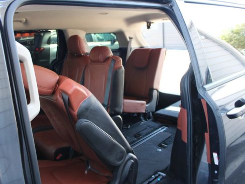 Used 2024 Kia Carnival SX FWD image 20