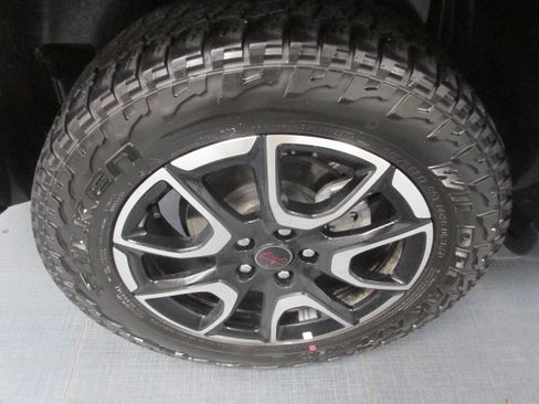 Used 2025 Jeep Compass Trailhawk AWD/4WD image 16