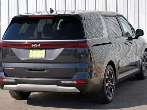 Used 2024 Kia Carnival EX image 49
