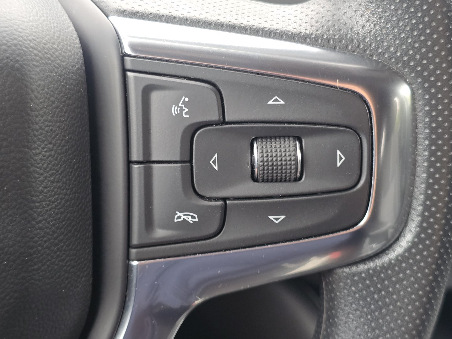 Used 2025 Chevrolet Blazer LT FWD image 13