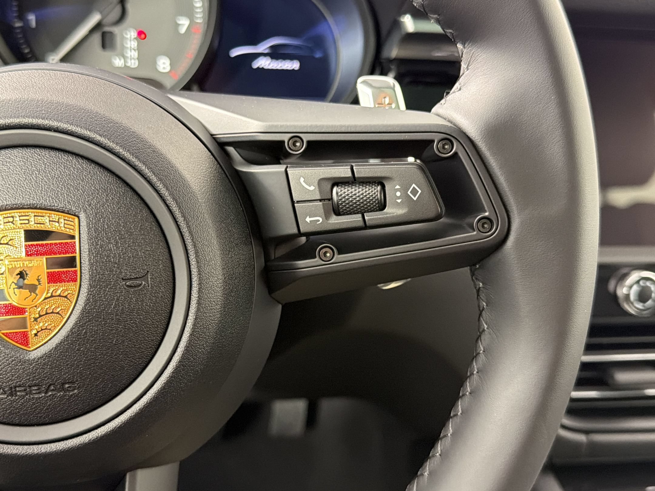Certified 2026 Porsche Macan AWD/4WD image 23