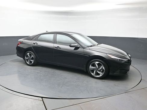 Used 2023 Hyundai Elantra SEL w/ Convenience Package FWD image 8