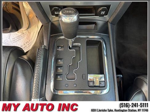 Used 2010 Jeep Commander Sport w/ Sun/Sound Group image 20