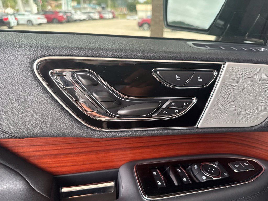 Used 2024 Lincoln Navigator Reserve AWD/4WD image 18