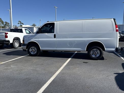 Certified 2022 GMC Savana 2500 w/ Driver Convenience Package image 7