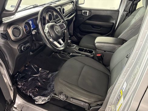 Used 2021 Jeep Wrangler Unlimited Sahara AWD/4WD image 21