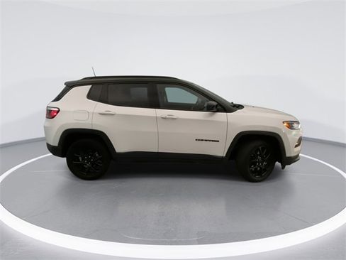 Used 2024 Jeep Compass Latitude w/ Altitude Special Edition image 5