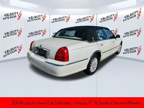 Used 2004 Lincoln Town Car Ultimate RWD image 3