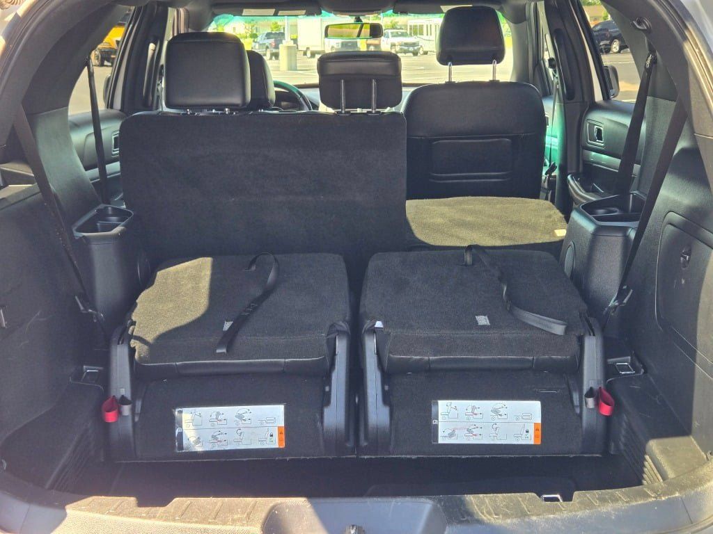 Used 2016 Ford Explorer XLT w/ Equipment Group 202A AWD/4WD image 14