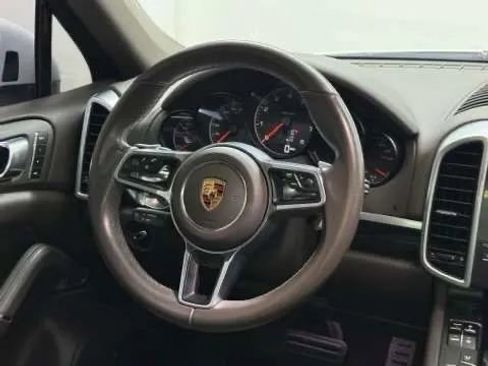 Used 2018 Porsche Cayenne Platinum Edition image 18