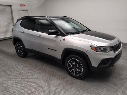 Used 2025 Jeep Compass Trailhawk w/ Trailer Tow Group AWD/4WD image 11